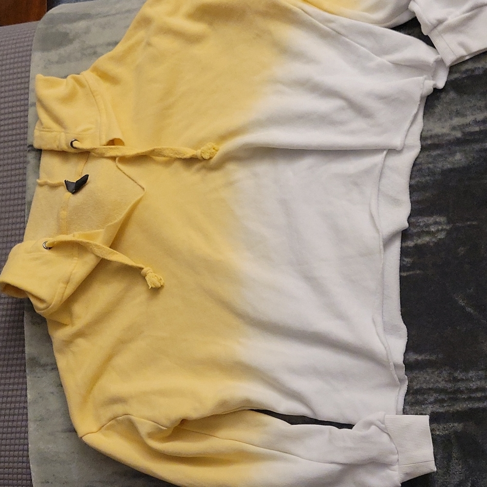 Ombre yellow/white hooded crop top sweatshirt